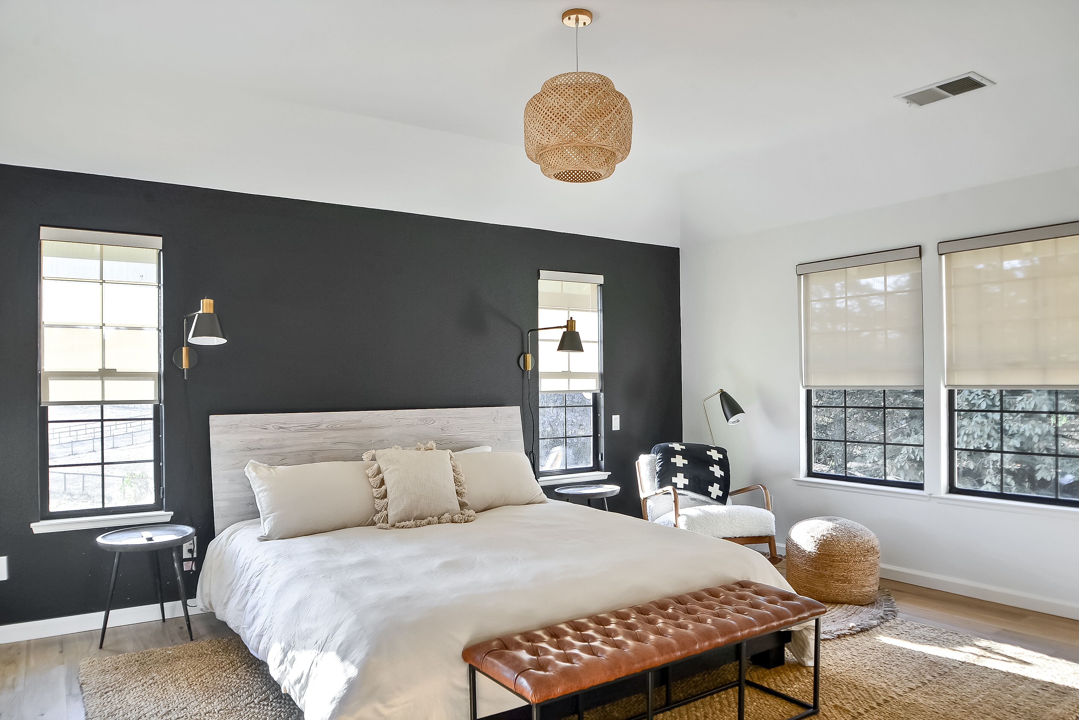 4 bedrooms, desk, iron/ironing board, travel crib