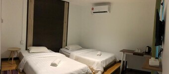 OYO HOME 90667 Chen Room Bs