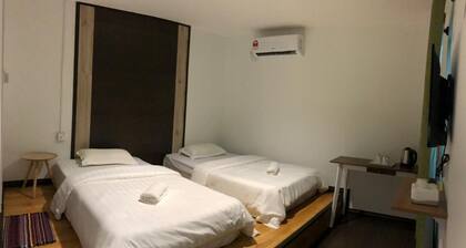 OYO HOME 90667 Chen Room Bs