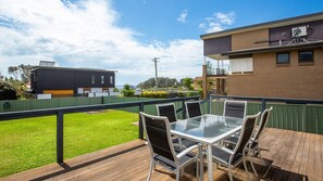 Outdoor dining - Rockpool - Pet Friendly - 1 Min Walk to Beach (Culburra Beach)