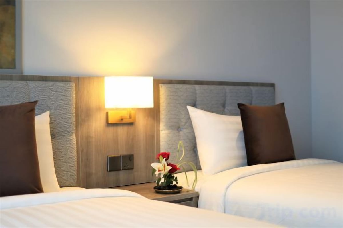 Minibar, in-room safe, desk, iron/ironing board