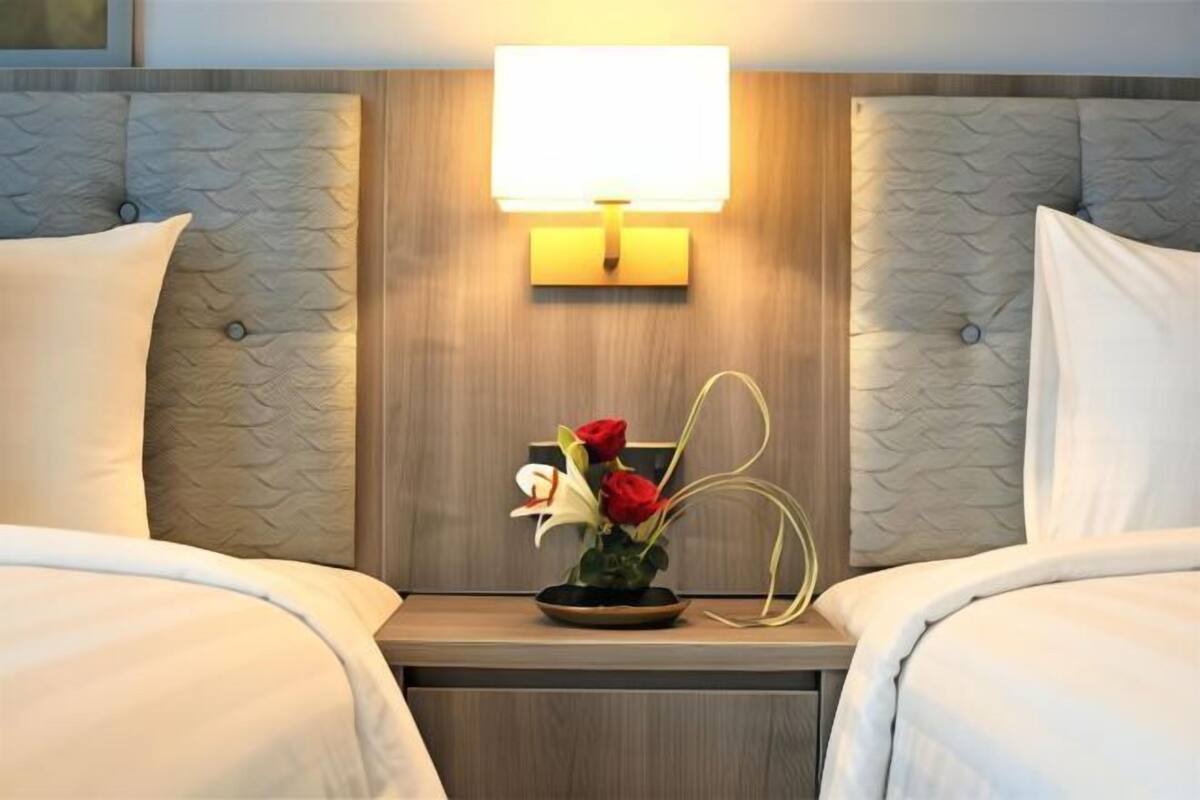 Minibar, Zimmersafe, Schreibtisch, Bügeleisen/Bügelbrett