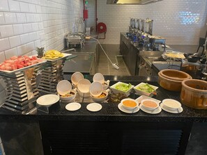 Daily buffet breakfast for a fee - KSL Esplanade Hotel (Teluk Panglima Garang)