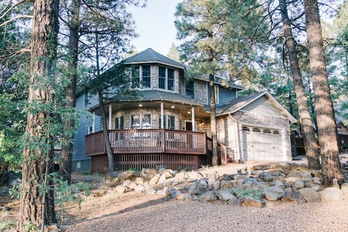 Relaxing/Rejuvenating 4BR/3.5BA Cabin *Munds Park*