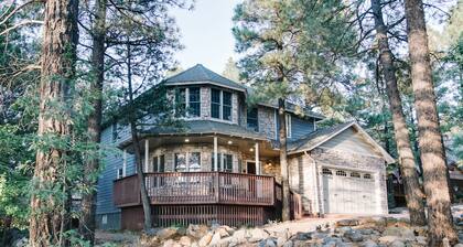 Relaxing/Rejuvenating 4BR/3.5BA Cabin *Munds Park*