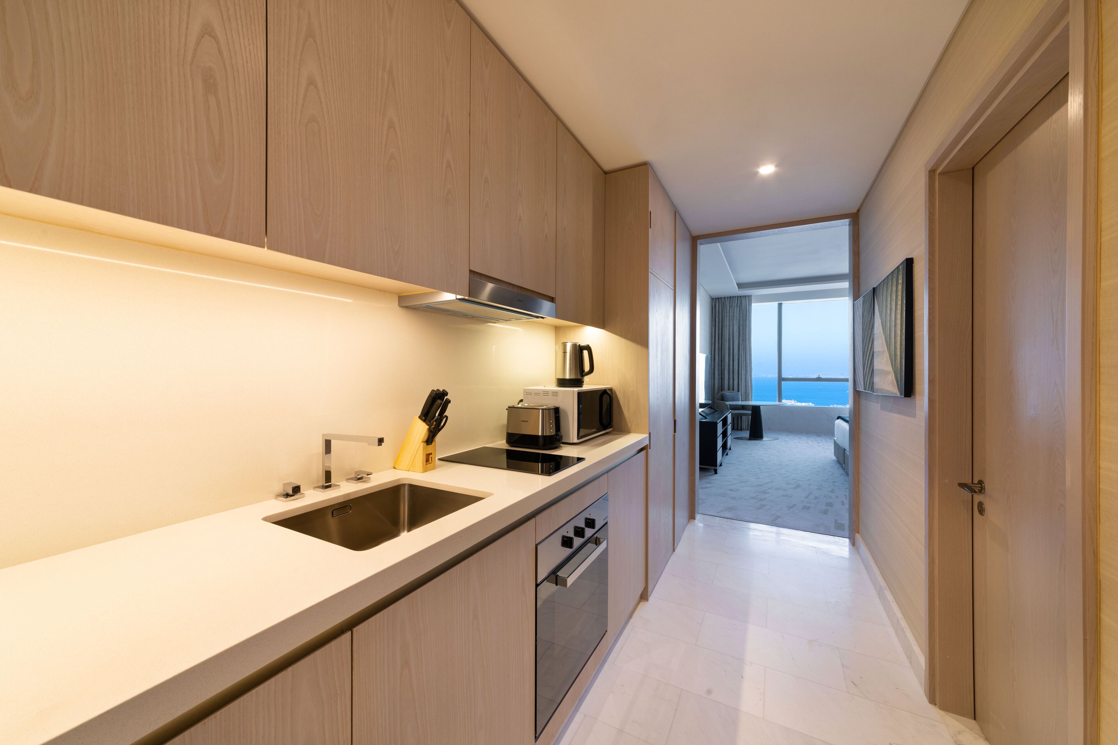 Deluxe Studio | Private kitchen | Fridge, microwave, oven, stovetop