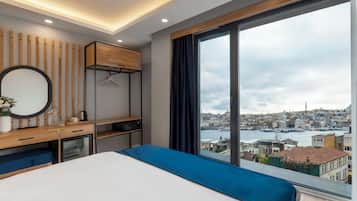 Superior Double Room | 1 bedroom, free minibar items, in-room safe, soundproofing