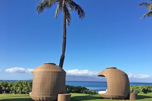 Terrace/patio - Luxurious Oceanfront Resort in Maui - Family Friendly - Sleeps 6! (Lahaina)