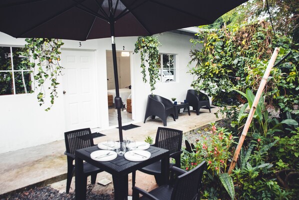Outdoor dining - Habitación Deluxe "Agua" | Villa Valle Campo (Nahuizalco)