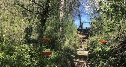 Renovierte Holz-lehmhĂŒtte mit Bestandschutz im Naturschutzgebiet