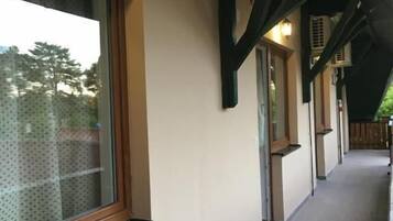 Basic Double Room | In-room dining