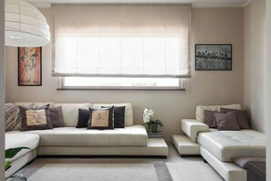 Téléviseur connecté, foyer, livres