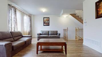 Maison, 3 chambres, balcon | Salle de séjour