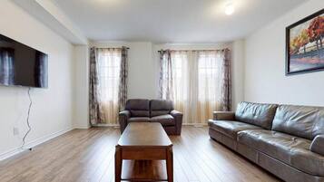 Maison, 3 chambres, balcon | Salle de séjour
