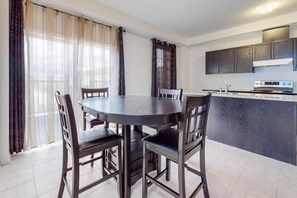 Casa, 3 habitaciones, balcón | Interior