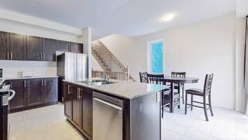 House, 3 Bedrooms, Balcony | Interior