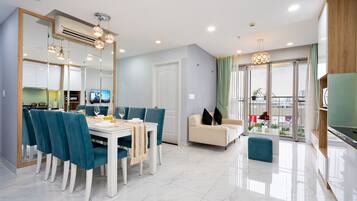 Basic Apartment | Premium bedding, desk, soundproofing, iron/ironing board