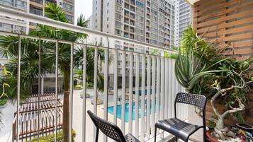 Căn hộ dành cho gia đình | Bộ đồ giường cao cấp, bàn, phòng cách âm