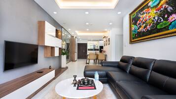 Family Apartment | 2 bedrooms, premium bedding, desk, soundproofing