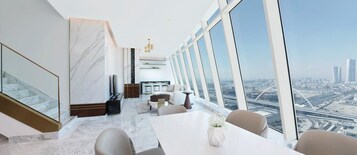 Penthouse Suite | 起居区 | 智能电视、Netflix、流媒体服务