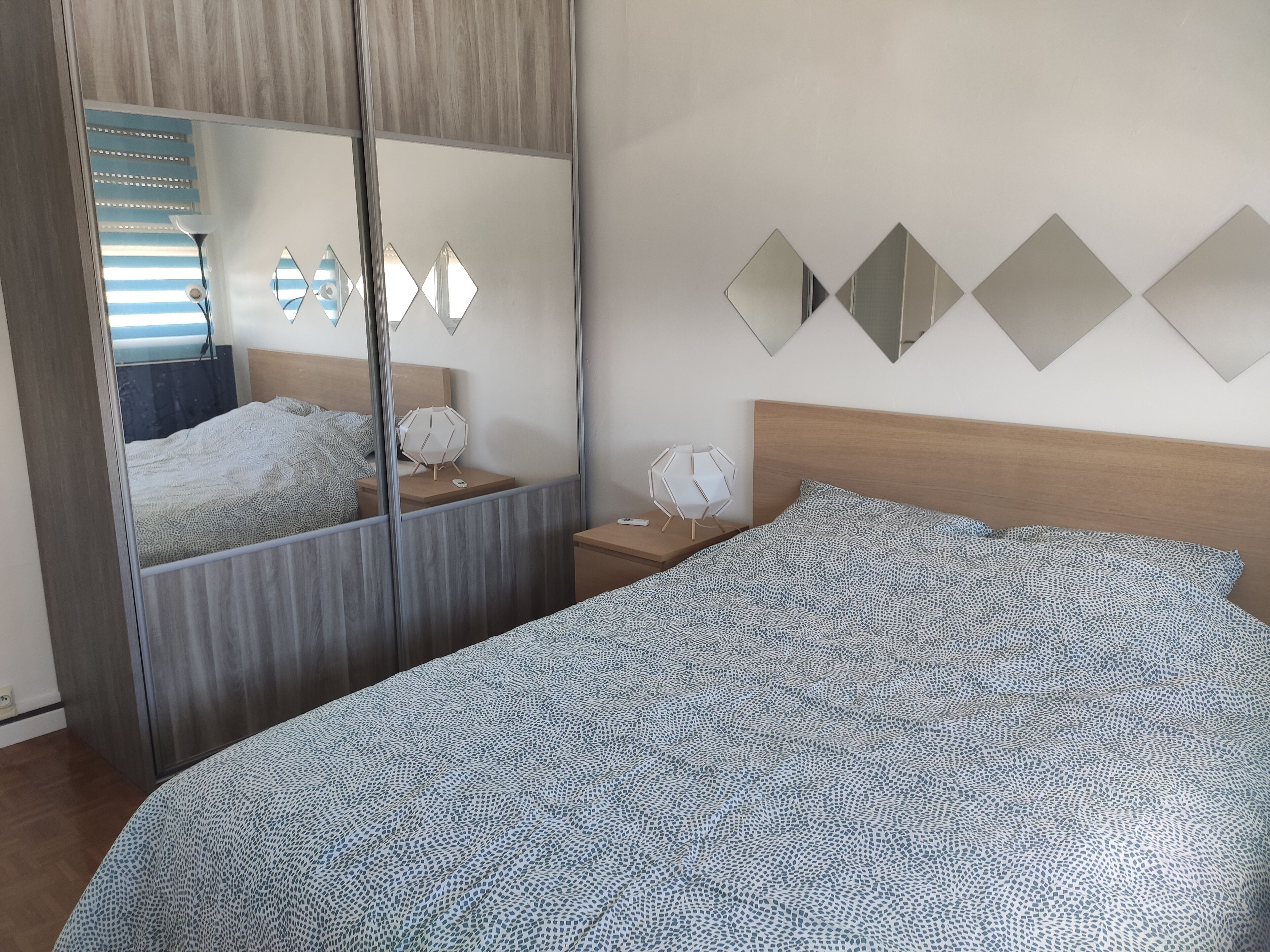 1 chambre, fer et planche à repasser, draps fournis