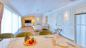 Smart TV 140 pulgadas con canales de televisión vía satélite, televisión