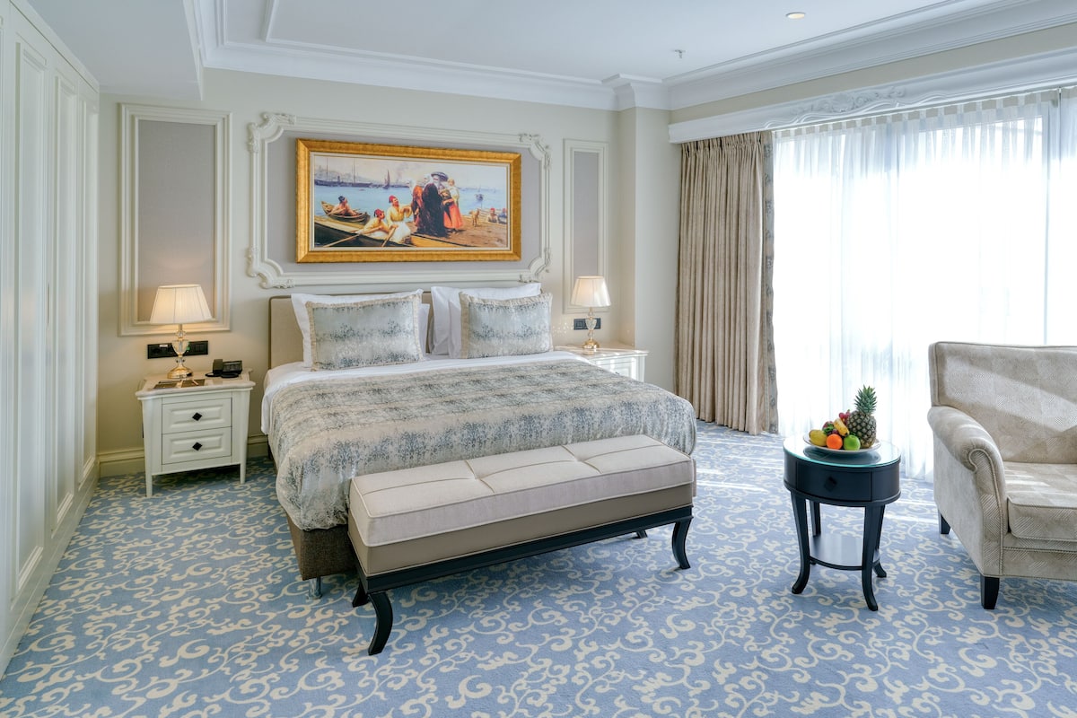 Exclusive Room with City View | 高級寝具、ミニバー、セーフティボックス (室内)、ノートパソコン用作業スペース