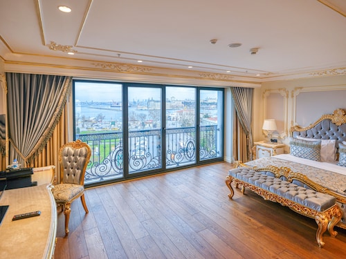 デカルブホテル