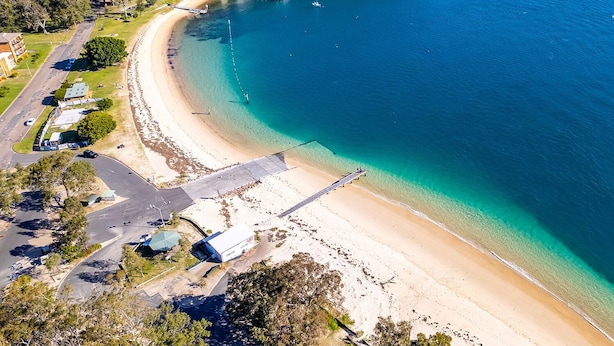 Beach nearby - Big Wave At Shoal Bay, 8 Achilles St - large home with ducted air con, Wi-Fi and Linen (Nelson Bay)