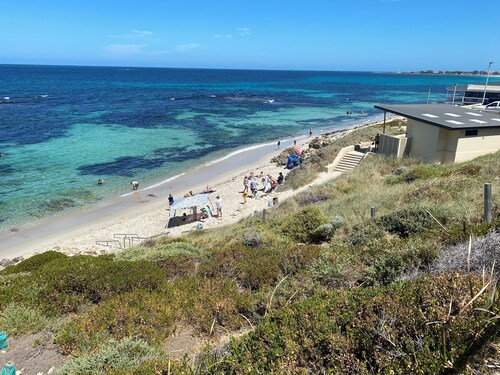 Ocean views - Walk to beach & cafes