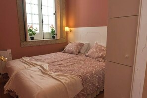 2 chambres, fer et planche à repasser, Wi-Fi, draps fournis
