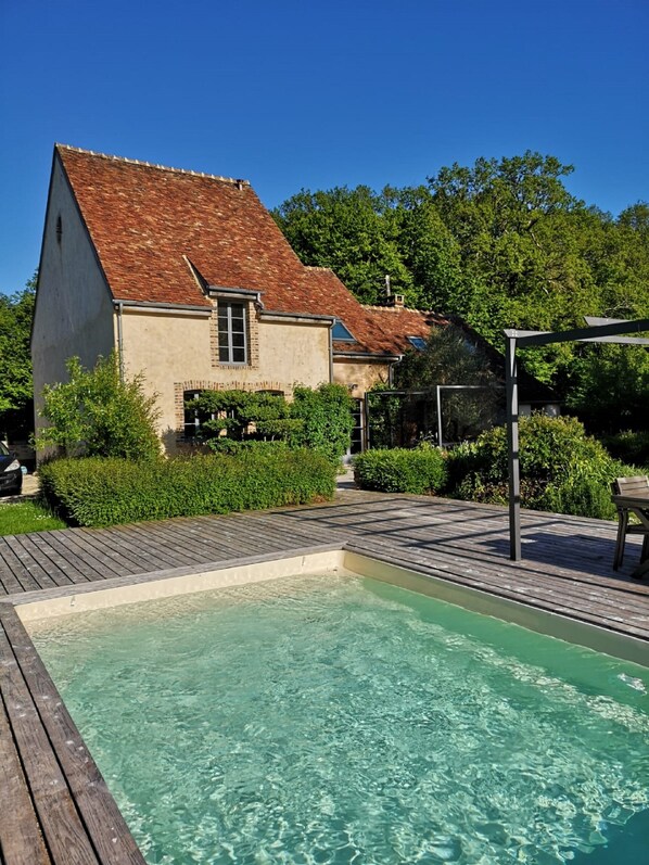 Outdoor pool, a heated pool - Les denisots 12/14 pers private heated pool, quiet location (Lavau)