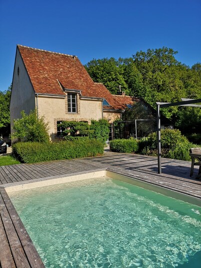 Les denisots 12/14 pers private heated pool, quiet location