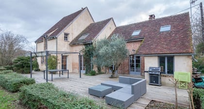Les denisots 12/14 pers private heated pool, quiet location