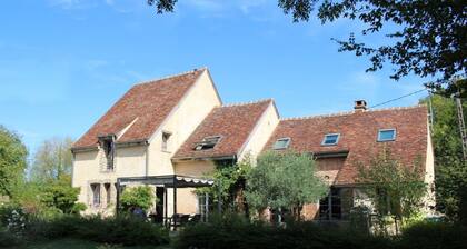 Les denisots 12/14 pers private heated pool, quiet location