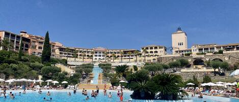 Outdoor pool, a heated pool