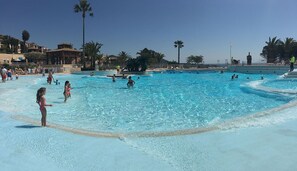 屋外プール、温水プール