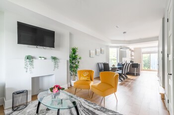 Marvelous House 4BD Downtown Toronto