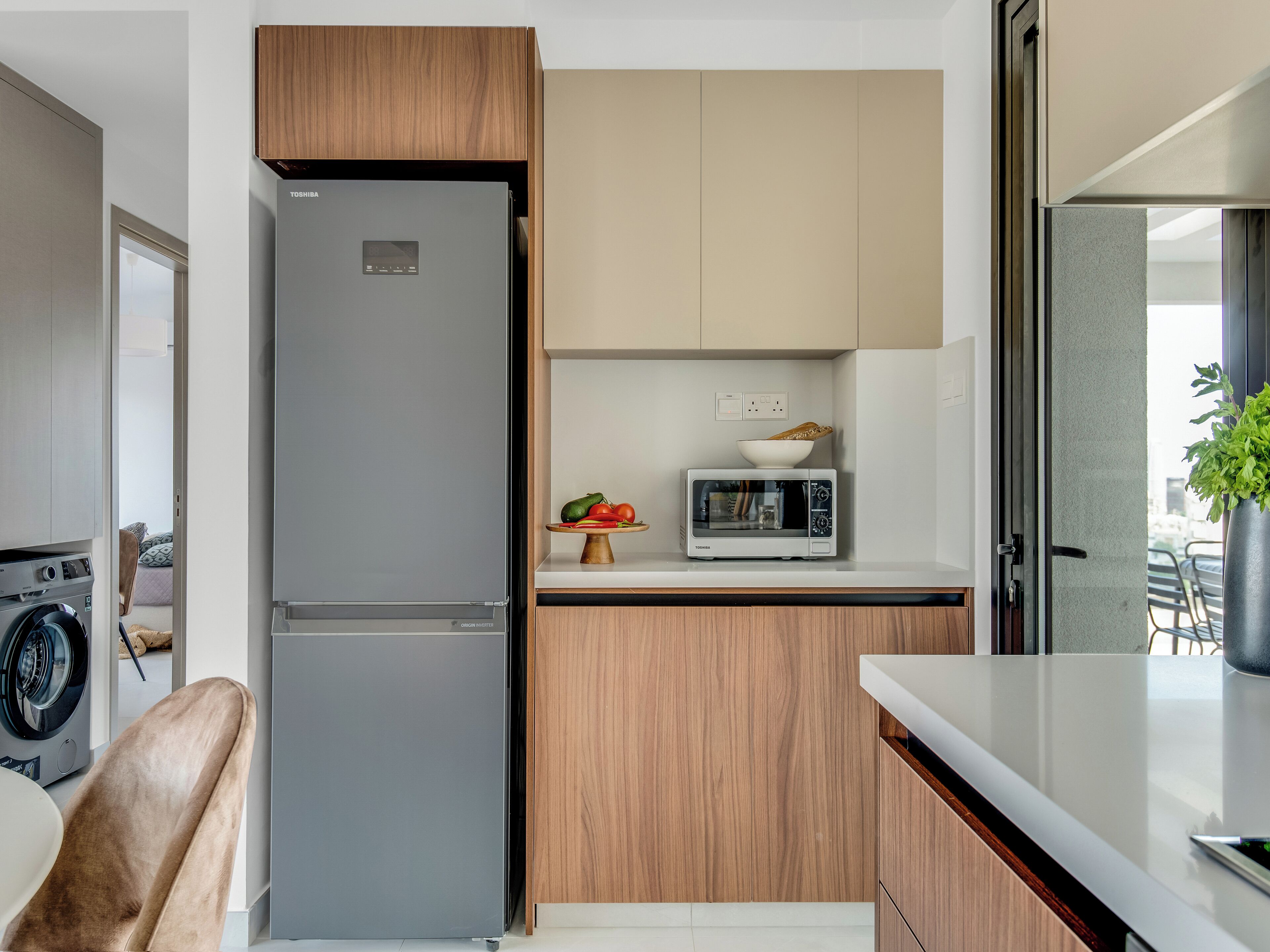 Sanders Elgio - Precious 3-bdr Apt w Balcony