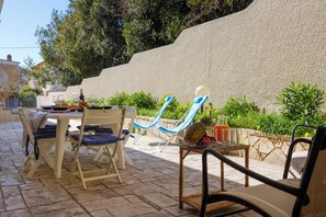 House, 2 Bedrooms, Smoking, Patio | Outdoor dining - Villa With Climate, Wi-fi and Private Parking (Porto Cesareo)