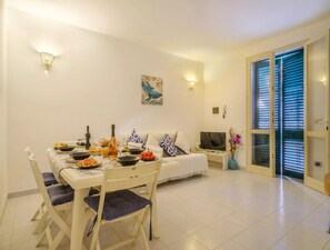 House, 2 Bedrooms, Smoking, Patio | Dining - Villa With Climate, Wi-fi and Private Parking (Porto Cesareo)