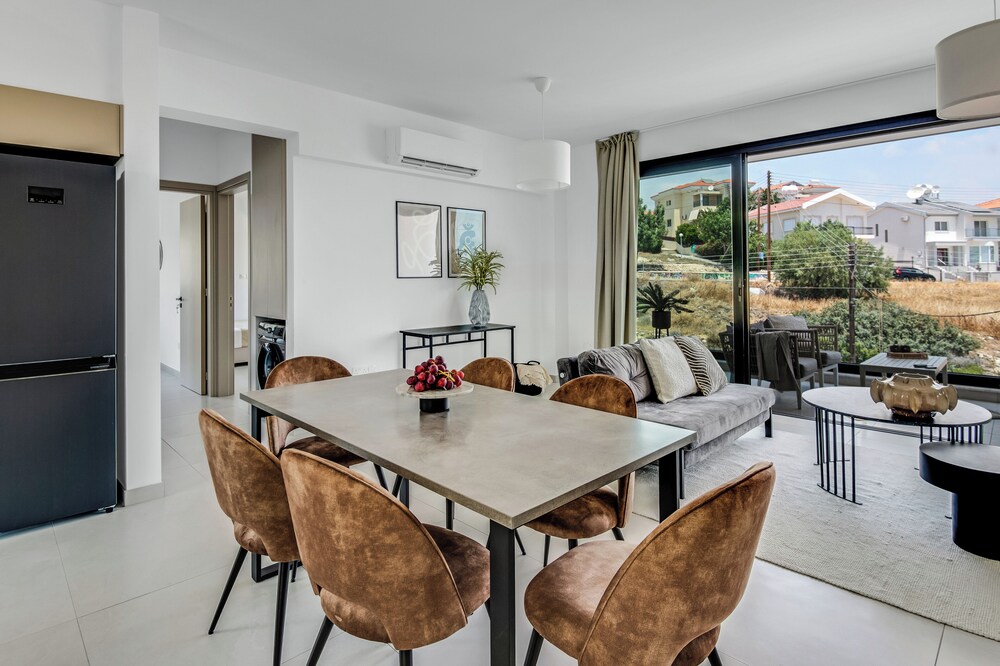 Sanders Elgio - Cute 2-bdr Apt w Balcony