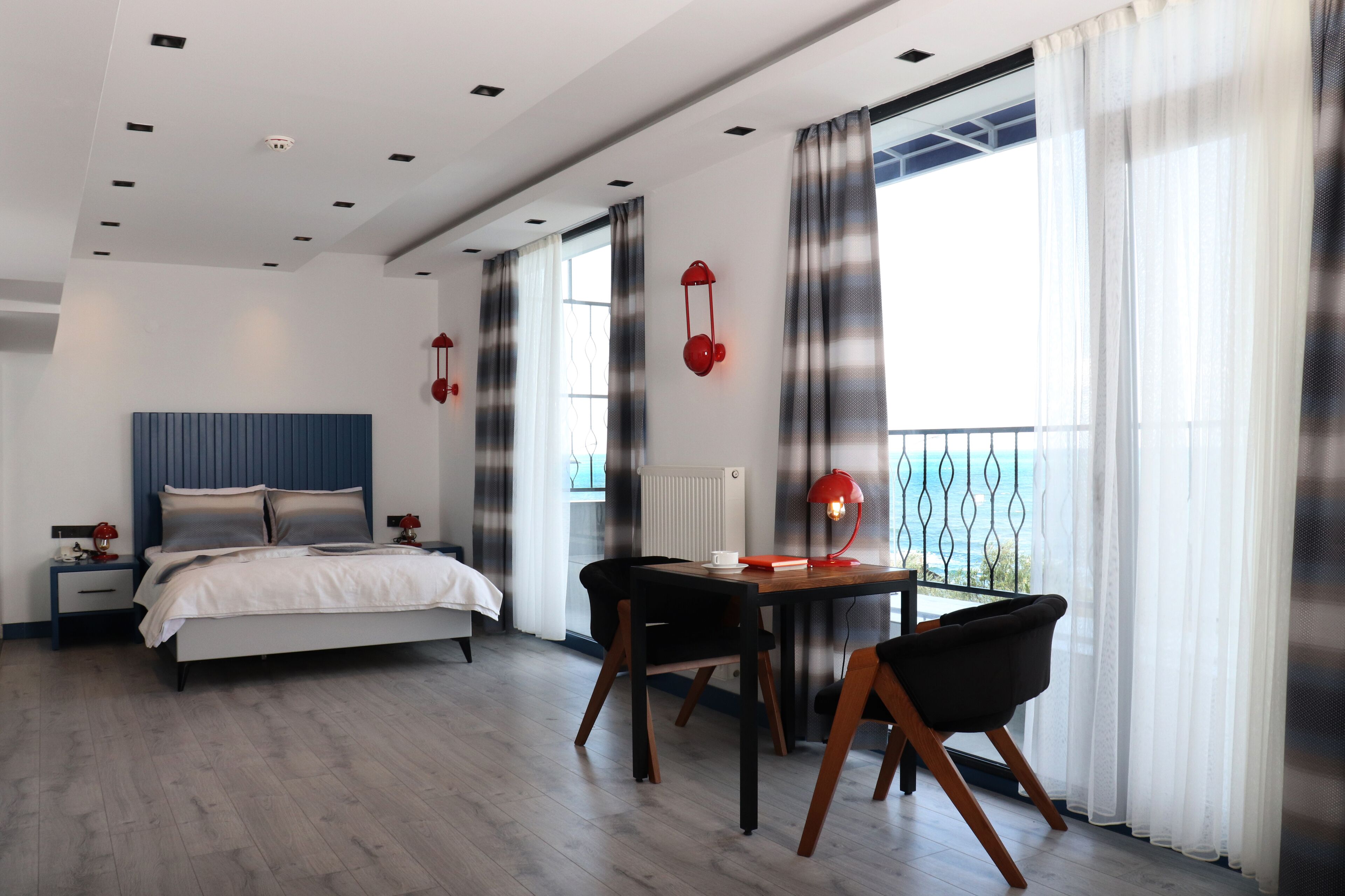 Luxury Room | Meja, seterika/papan seterika, Wi-fi percuma, cadar katil 