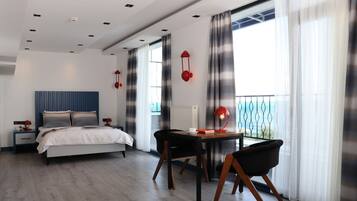 Luxury Room | Meja, seterika/papan seterika, Wi-fi percuma, cadar katil
