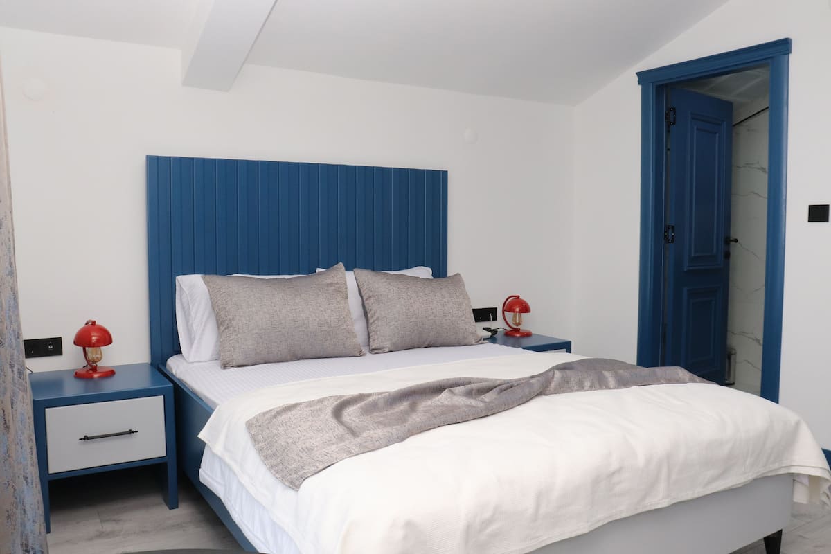 Standard Room | Desk, iron/ironing board, free WiFi, bed sheets