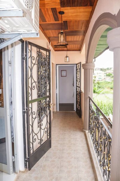 Bel Appartement Meublé À Yaoundé - Odza