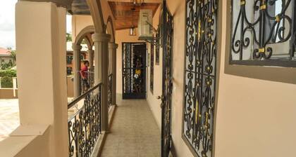 Bel Appartement Meublé À Yaoundé - Odza