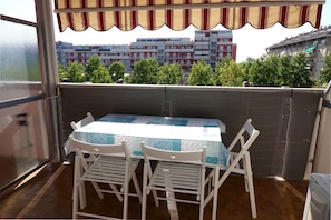 Monolocale, camere multiple, balcone | Balcone