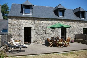 Outdoor dining - Gîte Tradition, in the countryside, 3.5 km from the beach (Guissény)