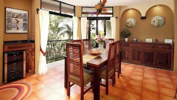 Villa, 4 Bedrooms, Private Pool, Garden View | Dining room